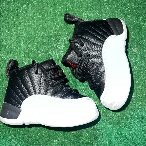Jordan Playoff 12s size 4C - Picture 2 of 3
